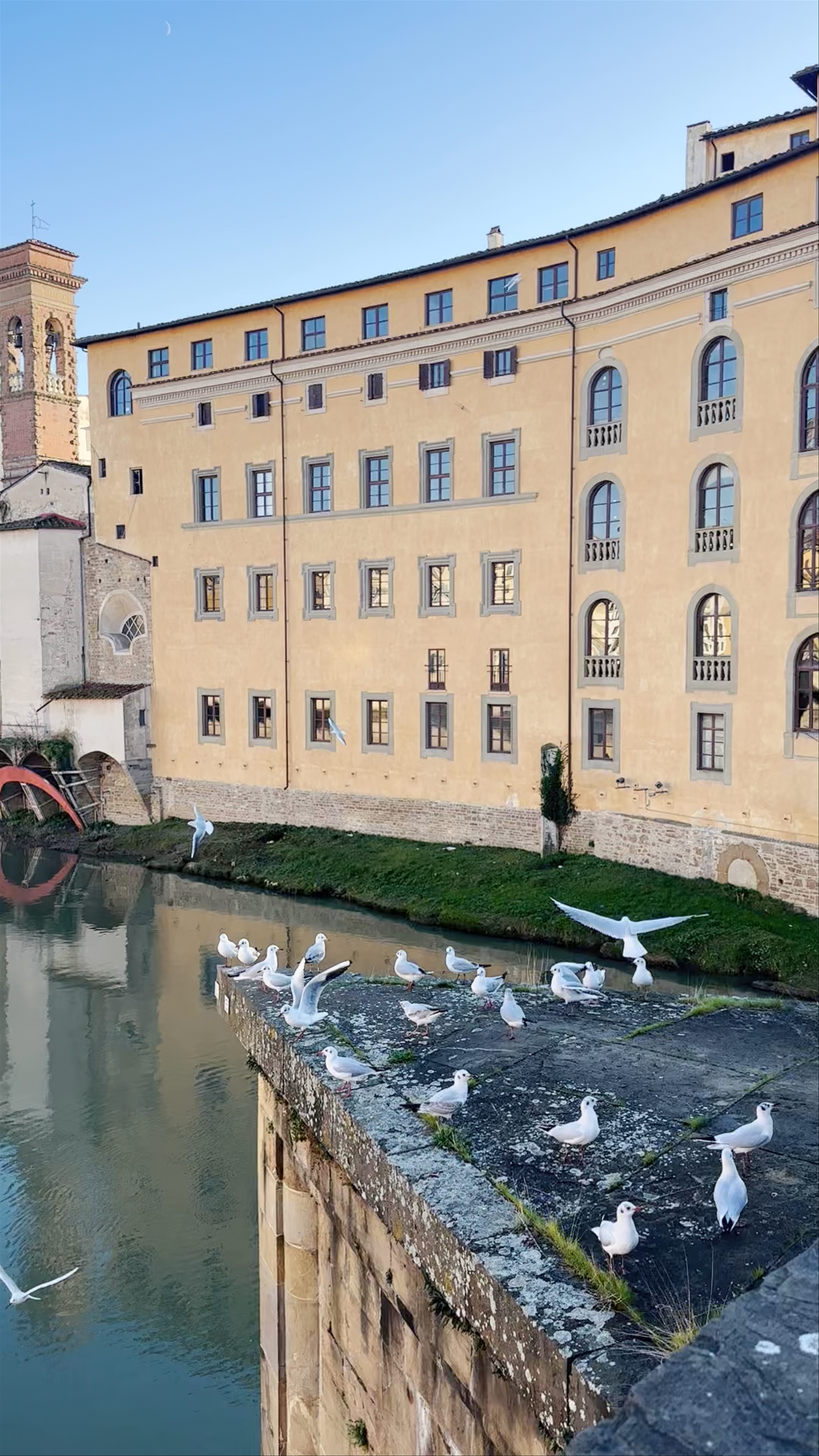 Ponte Santa Trinita: Serene Winter Afternoon in Florence