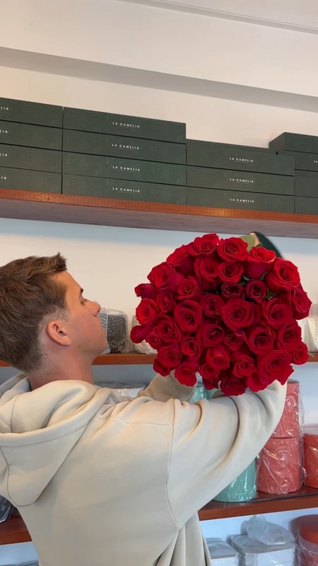 Ramo Flora de Rosas Rojas: el regalo perfecto para decir “Te amo” en grande