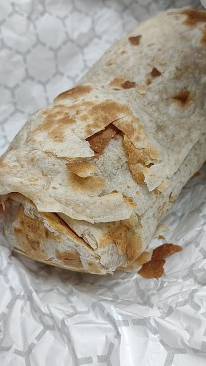 Salad and Go - Super brittle and inedible wrap, turn up volume to hear the crustiness of it. Makes me so sad they thought it was OK to serve this :( - Salad Near Me - Tolleson, Arizona