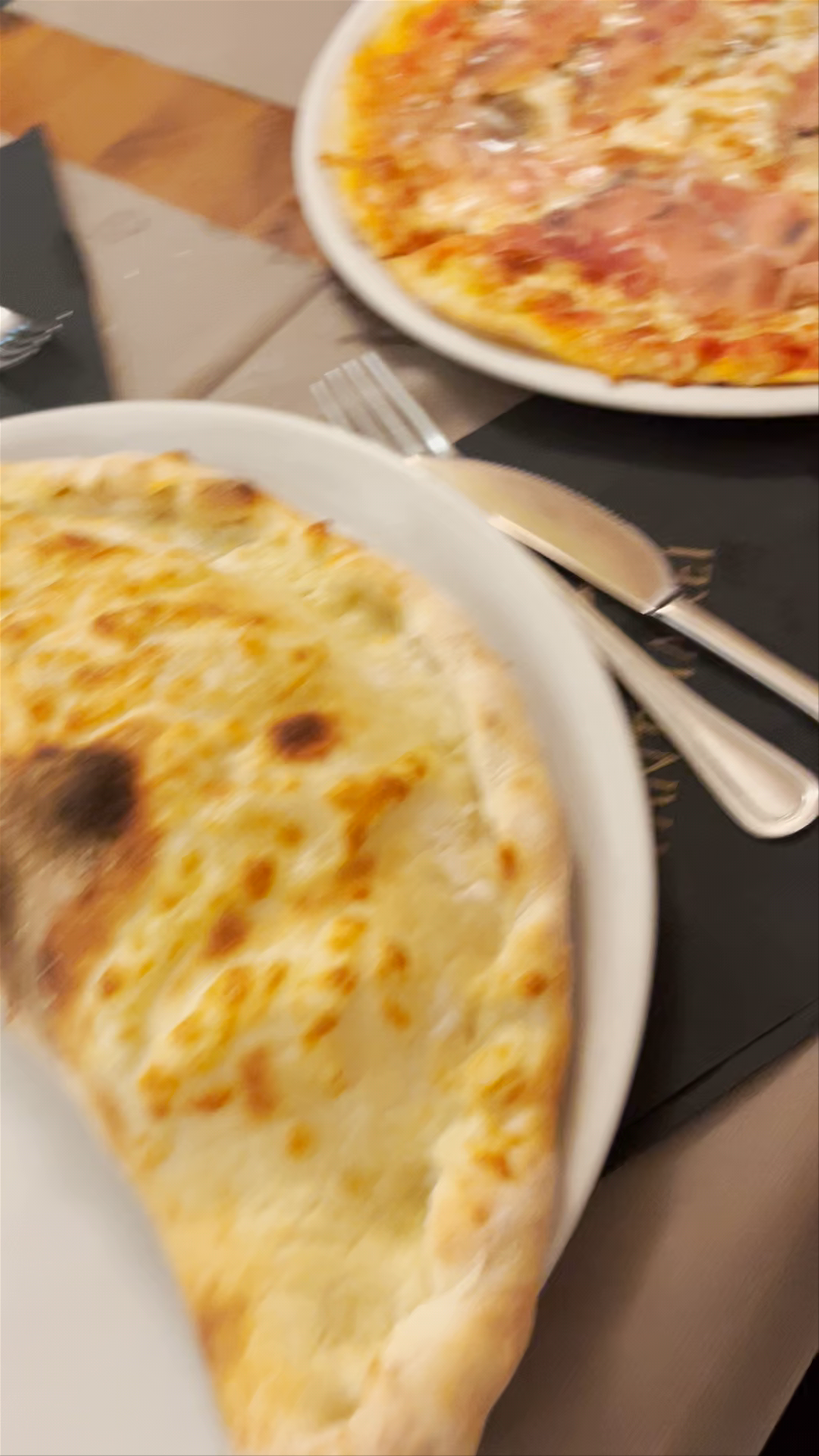 Authentic Italian Pizza Dining Experience at Pantha Rei, Rome