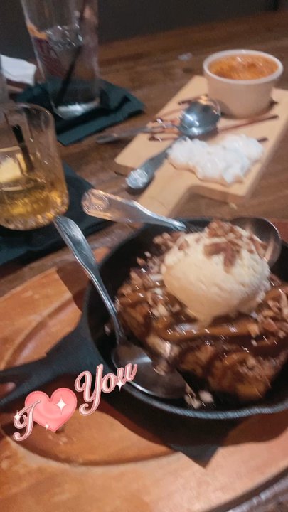 Tavern on 6 - Deserts were excellent I got a Turtle Banana Pudding with ice cream, Coconut cheesecake, and Vanilla Cream Brûlée they all were delicious. - New American Near Me - Irmo, South Carolina