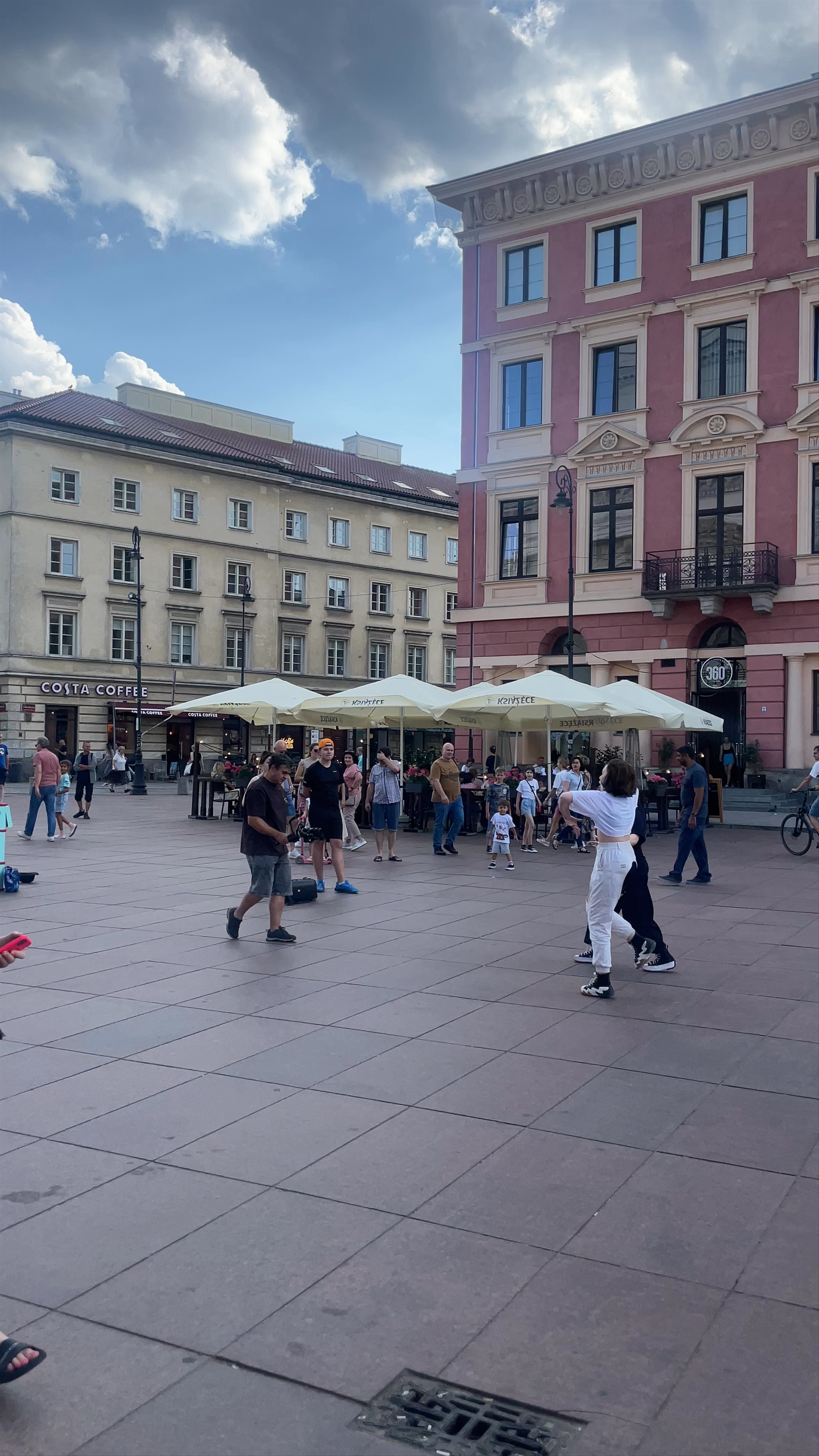 Vibrant Square Life at Warsaw's Rynek Starego Miasta
