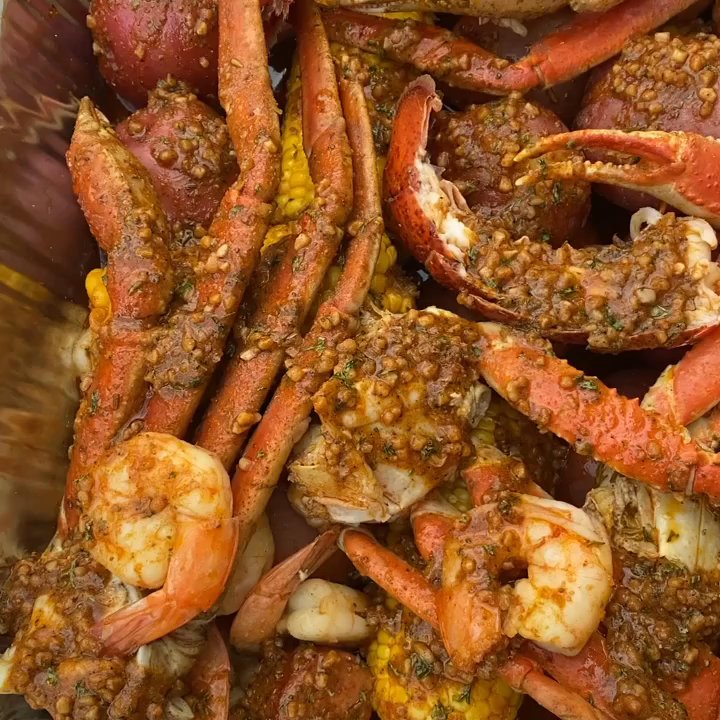 Plates On Deck - "The Special" Seafood Boil half pan. Comes with snow crab legs, shrimp and lobster tail. - Caterers Near Me