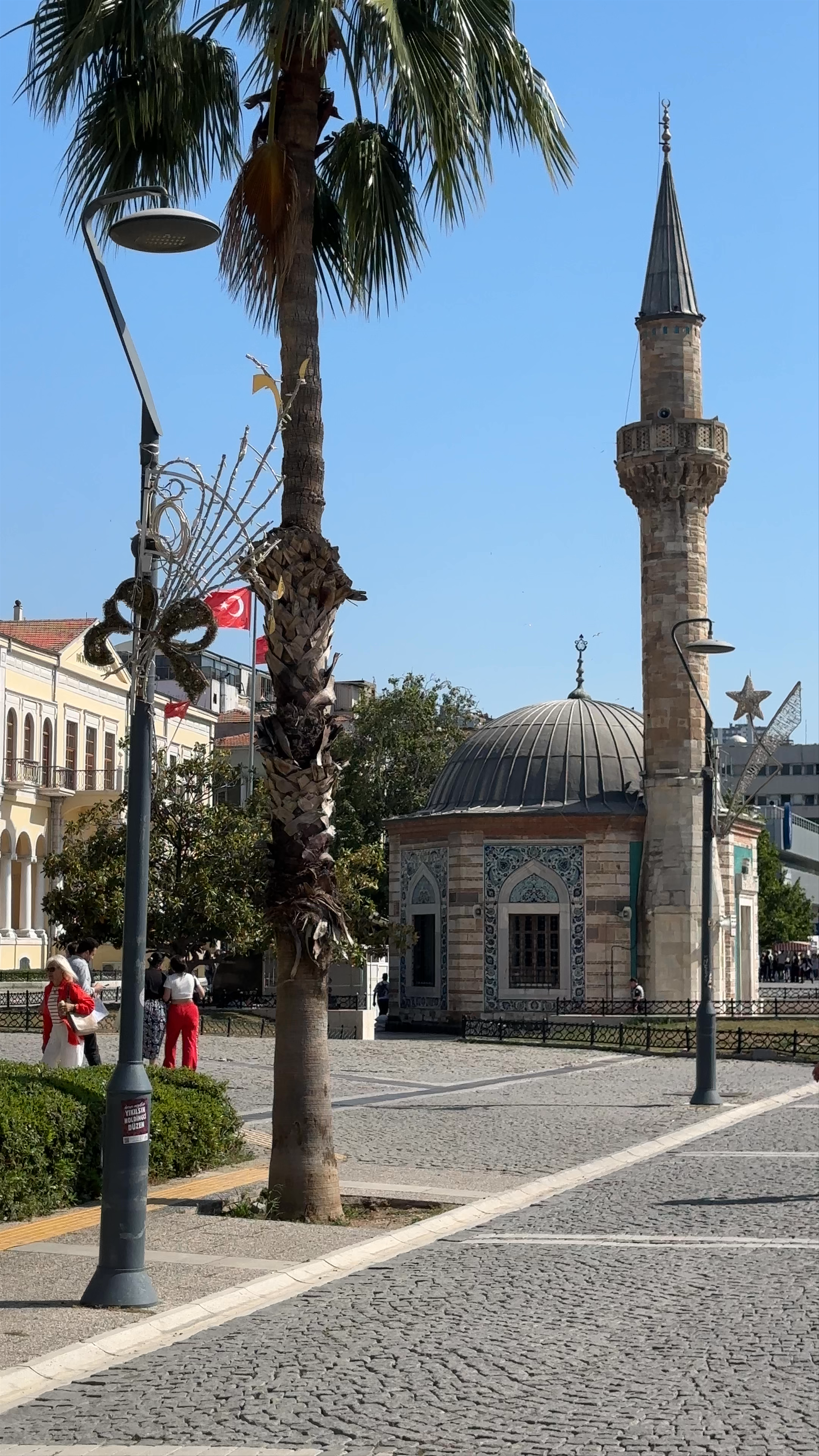 Konak Mosque and Vibrant Streets of Konak, İzmir