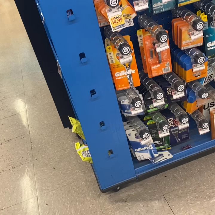 Food Lion - On a Sunday at 4:00 pm, only one cashier is working. Ridiculous!!! - Grocery Near Me - Durham, North Carolina