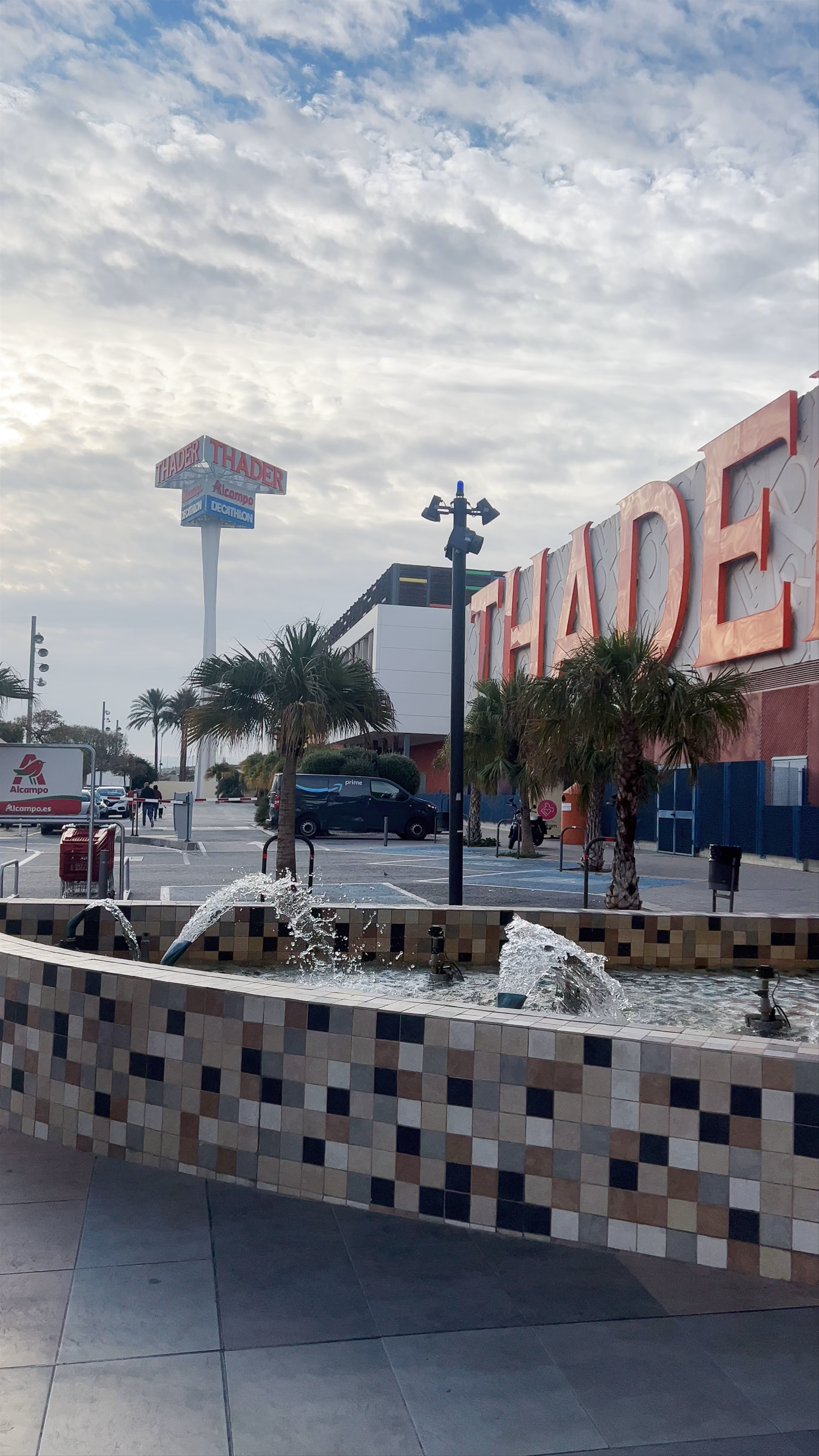 Centro Comercial Thader: Modern Shopping in Churra, Spain