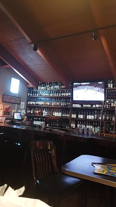 Winking Lizard - Burgers Near Me - Akron, Ohio
