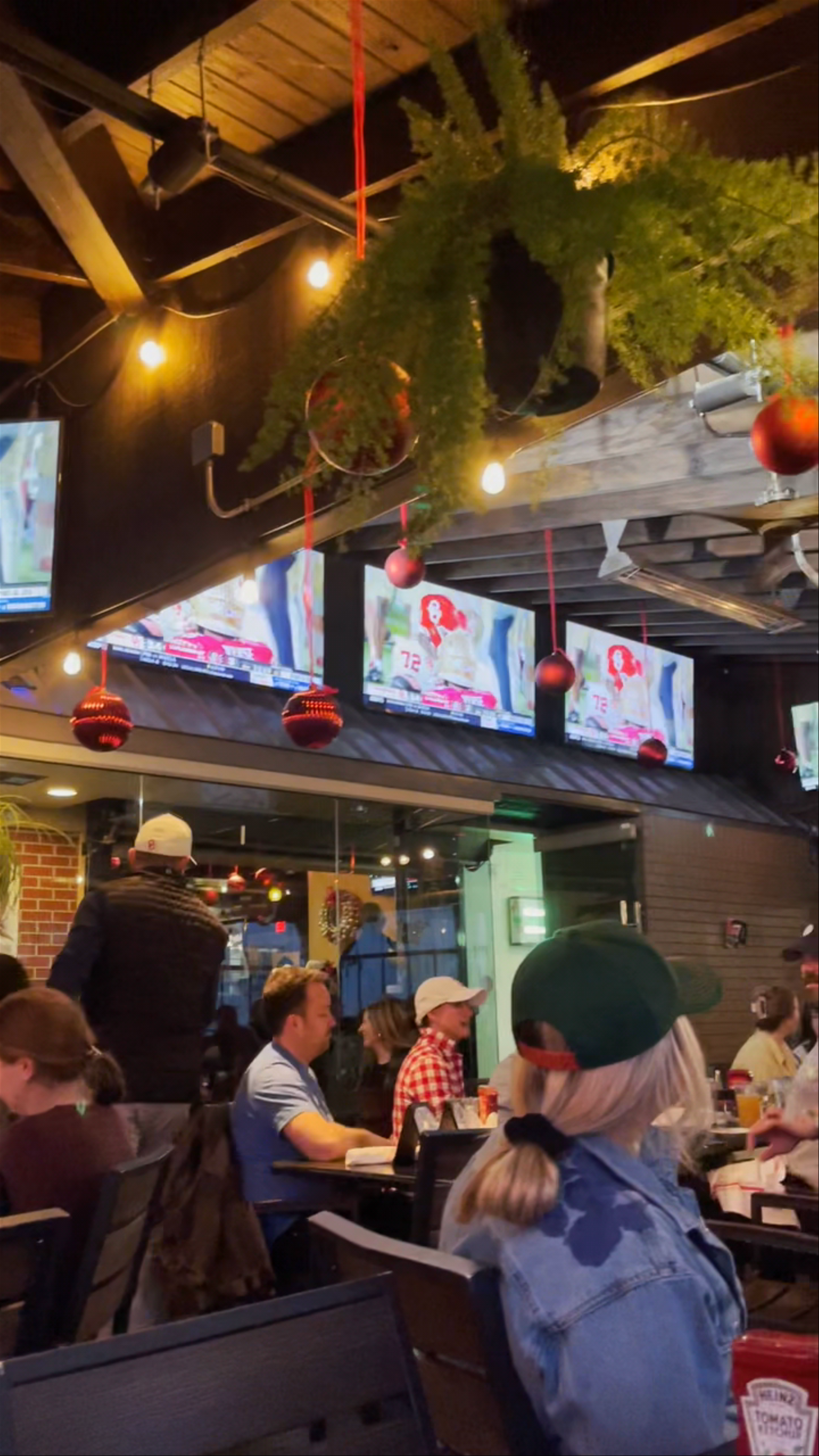 R Bar & Grill