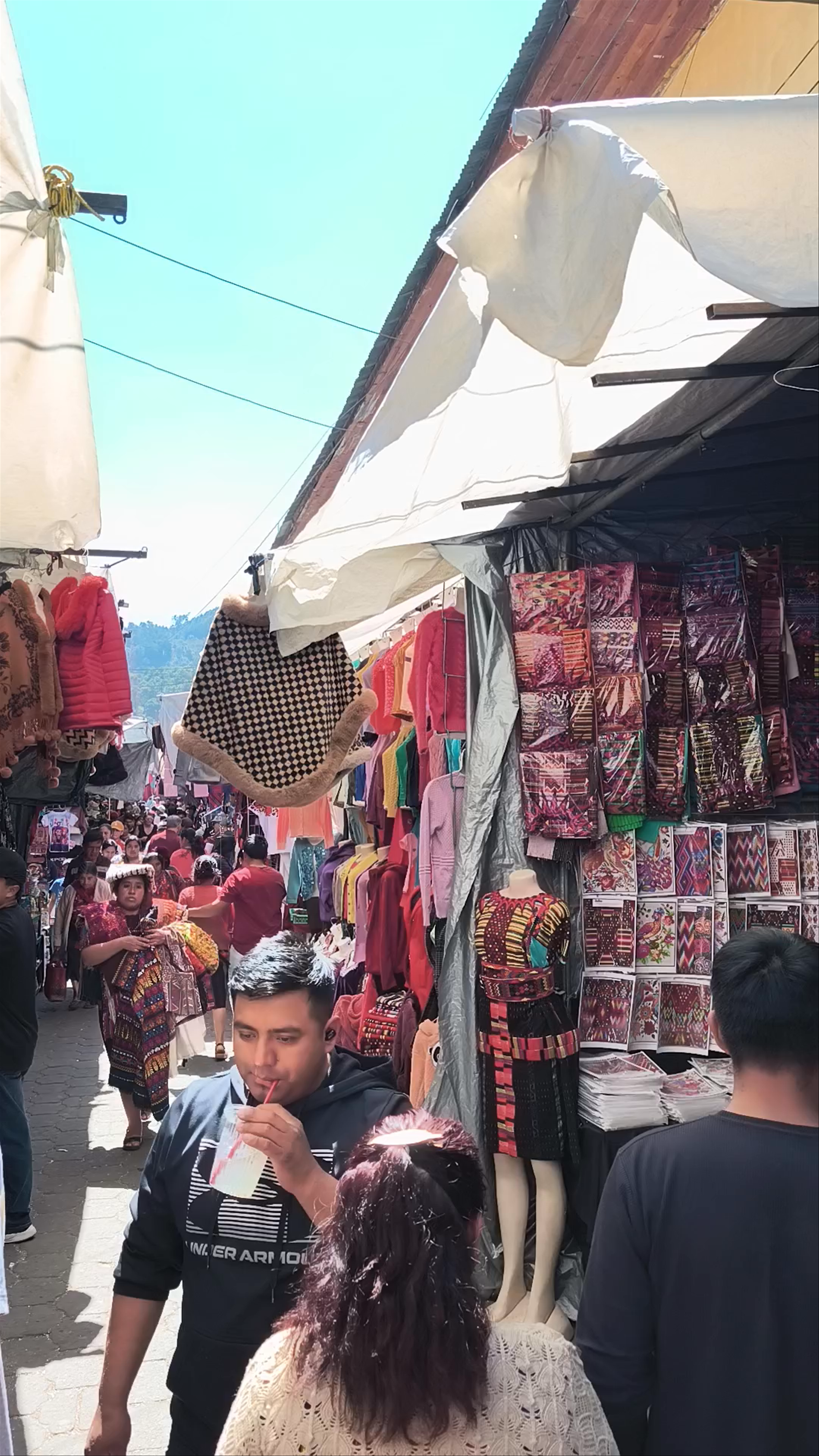 Plaza y Mercado Santo Tomás
