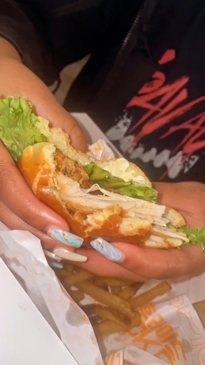 Honeybee Fried Chicken - Chicken sandwich - Chicken Shop Near Me - Seattle, Washington