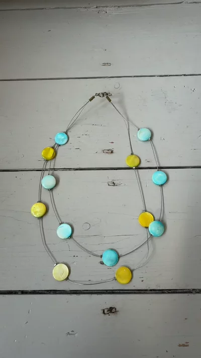 Immagine di Multi-Layered Shell-Beaded Necklace 1