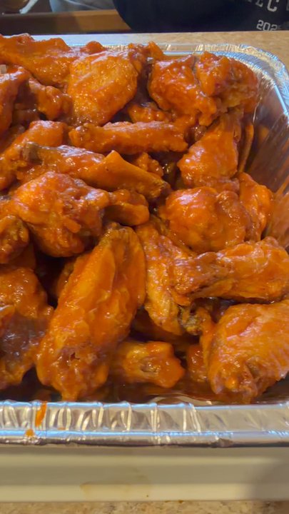 Buffalo Joe's - This single pan is sexy @veefoodlife - Chicken Wings Near Me - Evanston, Illinois