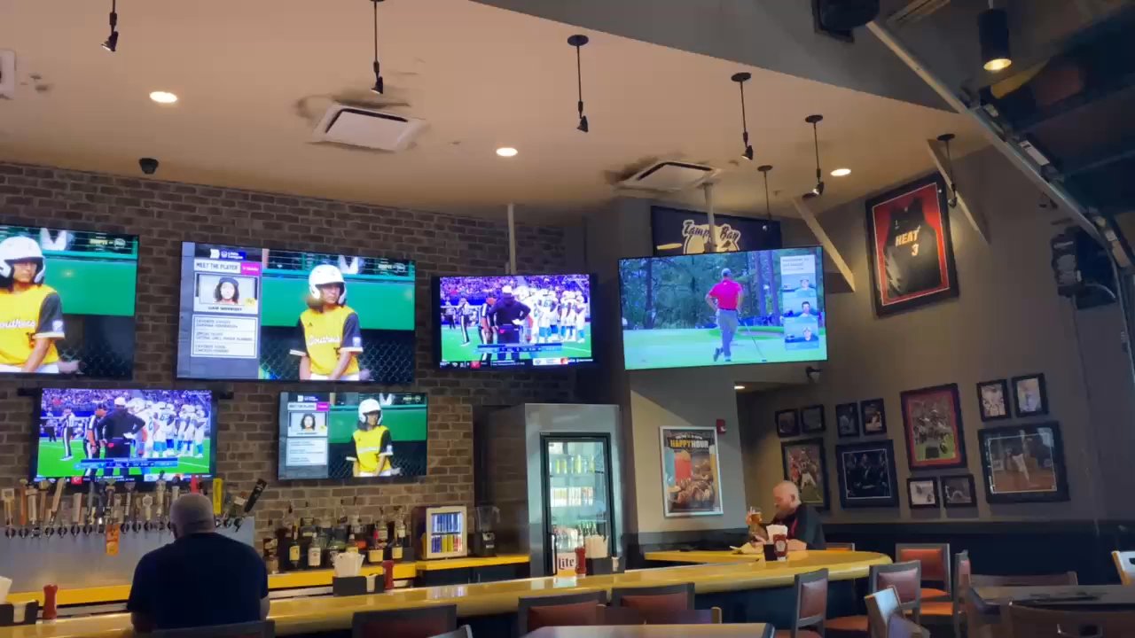 Buffalo Wild Wings - This is a great example of the music being played at its loudest.  Turn it up and you'll hear it. - Chicken Wings Near Me - Riverview, Florida