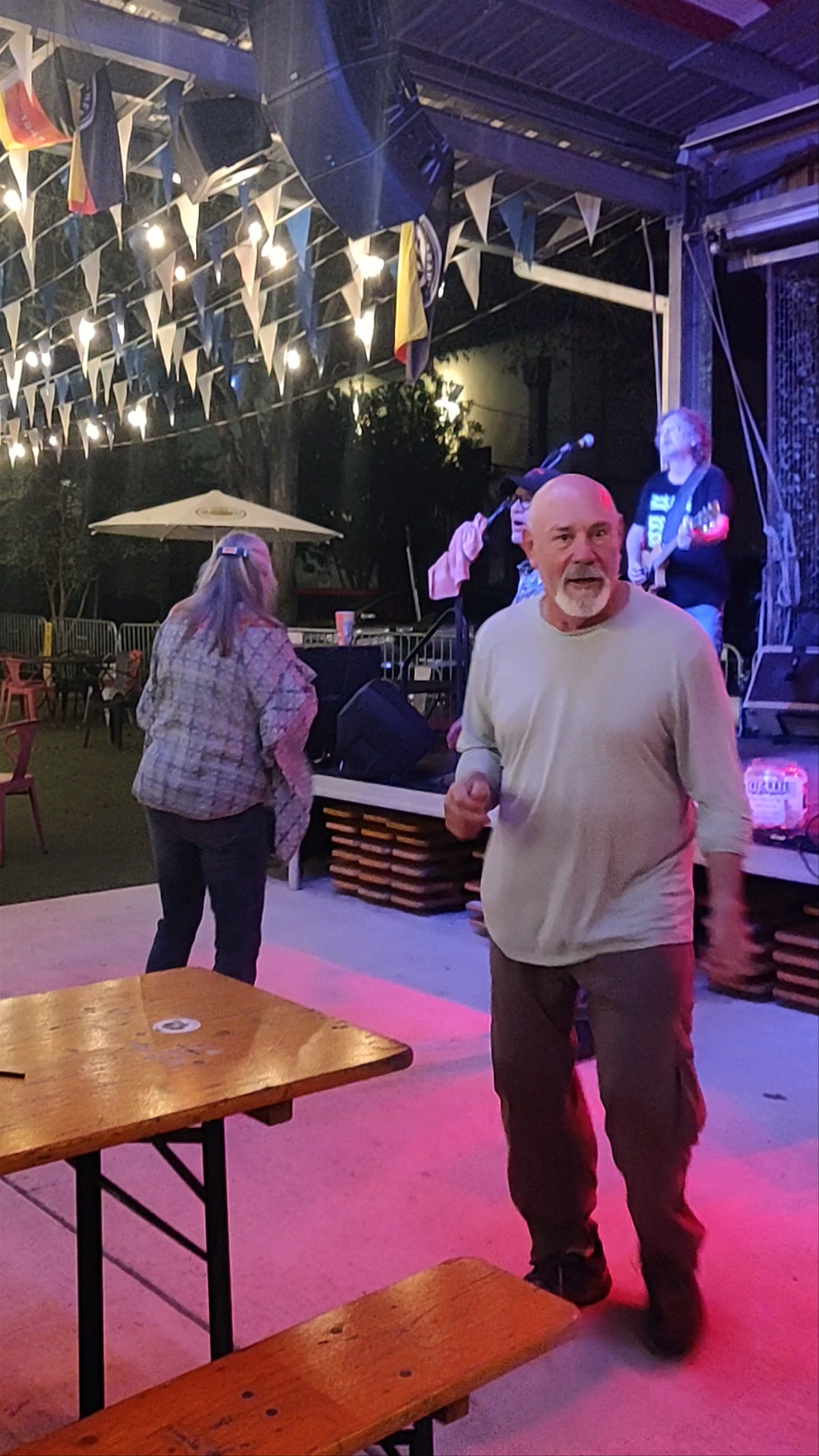 Krause's Cafe - cover band has them dancing