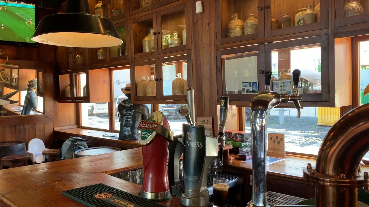 Irish & Co. Rossio - The pub/bar area of the restaurant. - Irish Near Me - Lisbon, 11