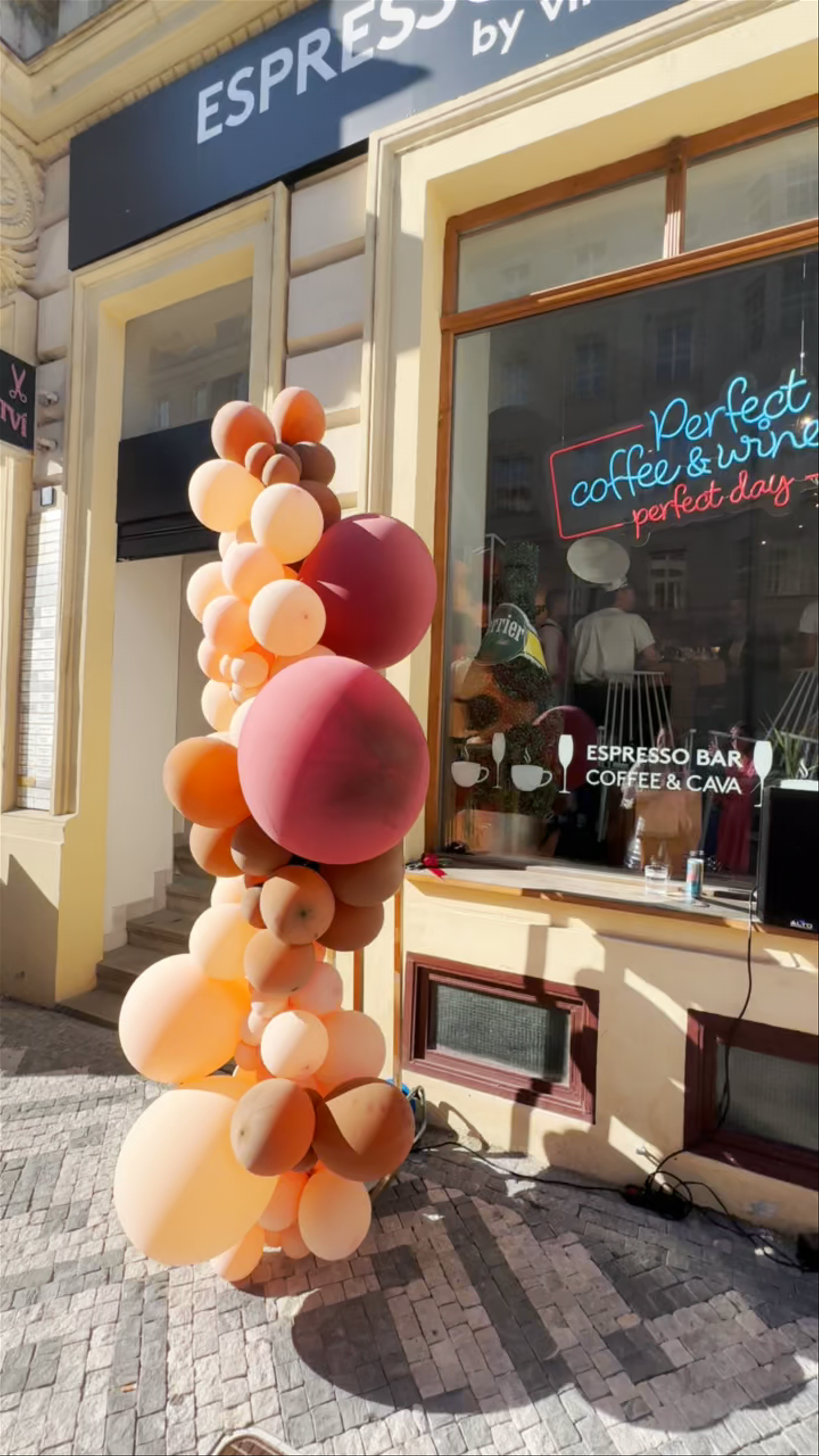 Espresso bar by vinograf