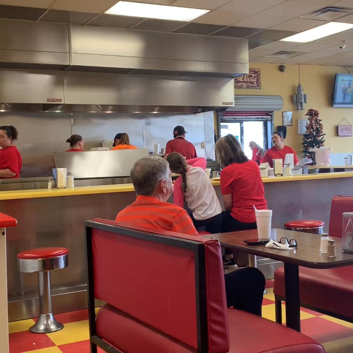 Johnny V's - Place Runs like a machine, hence Never a Wait - American Near Me - Macon, Georgia