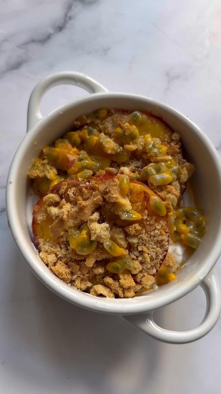 Crumble Peaches and Yoghurt