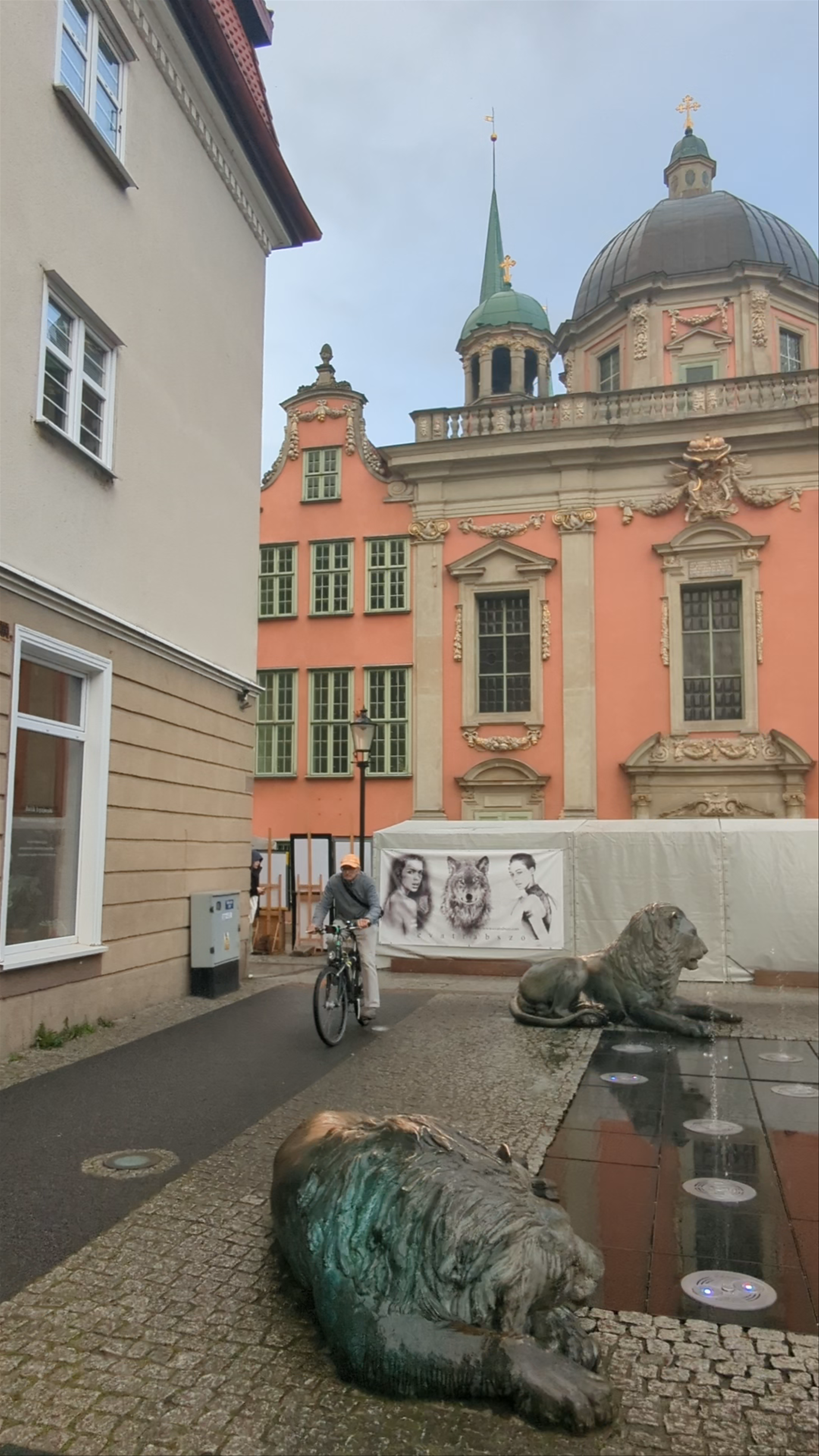 Four Quarters Fountain: Historic Charm and Urban Serenity in Gdańsk