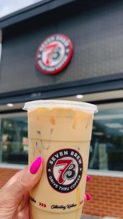 7 Brew Coffee - Crème Brûlée take away or sit at their patio tables it's a vibe - Coffee & Tea Near Me - Johns Creek, Georgia