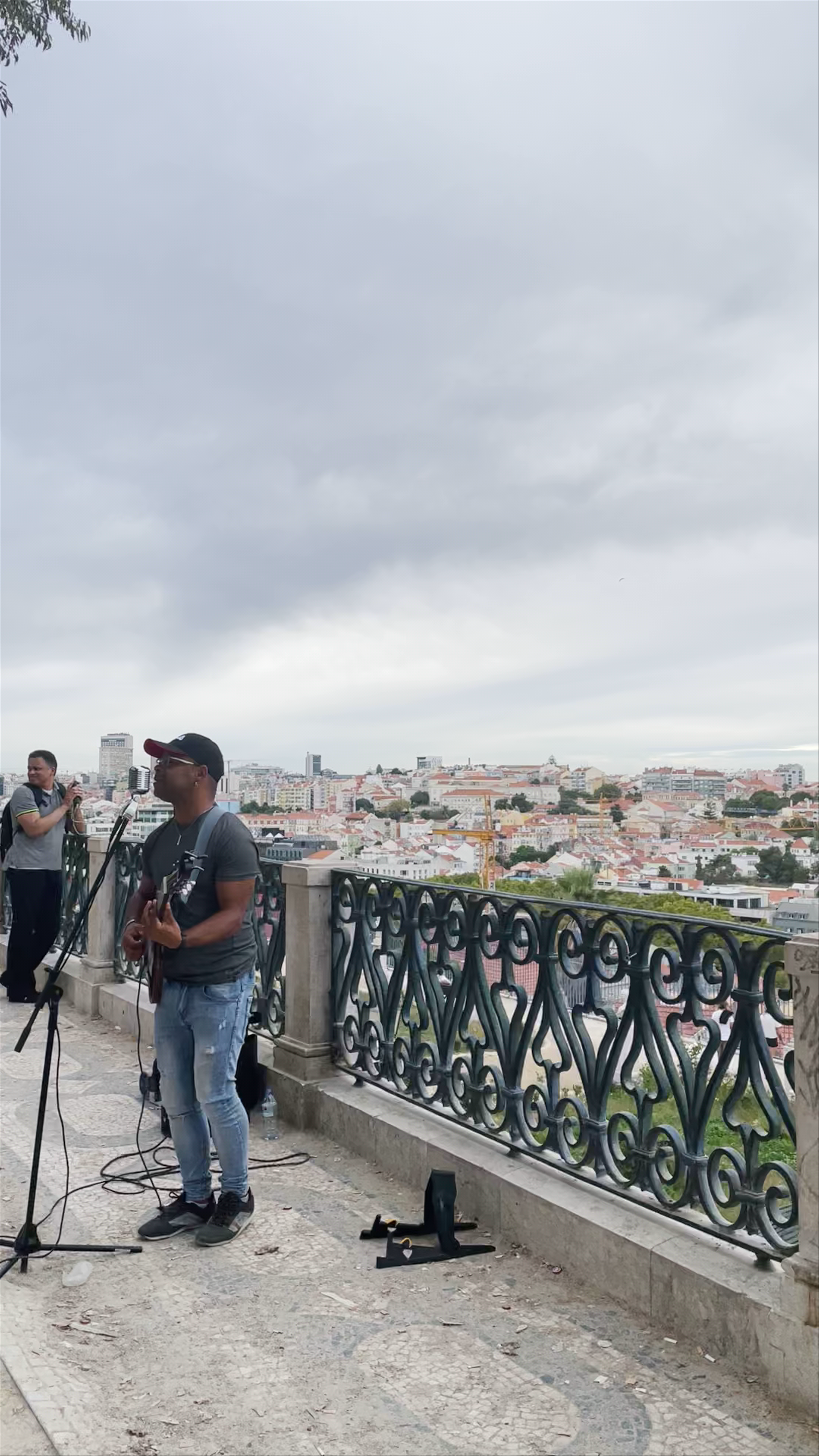 Miradouro de São Pedro de Alcântara: Live Music with a Panoramic Lisbon View