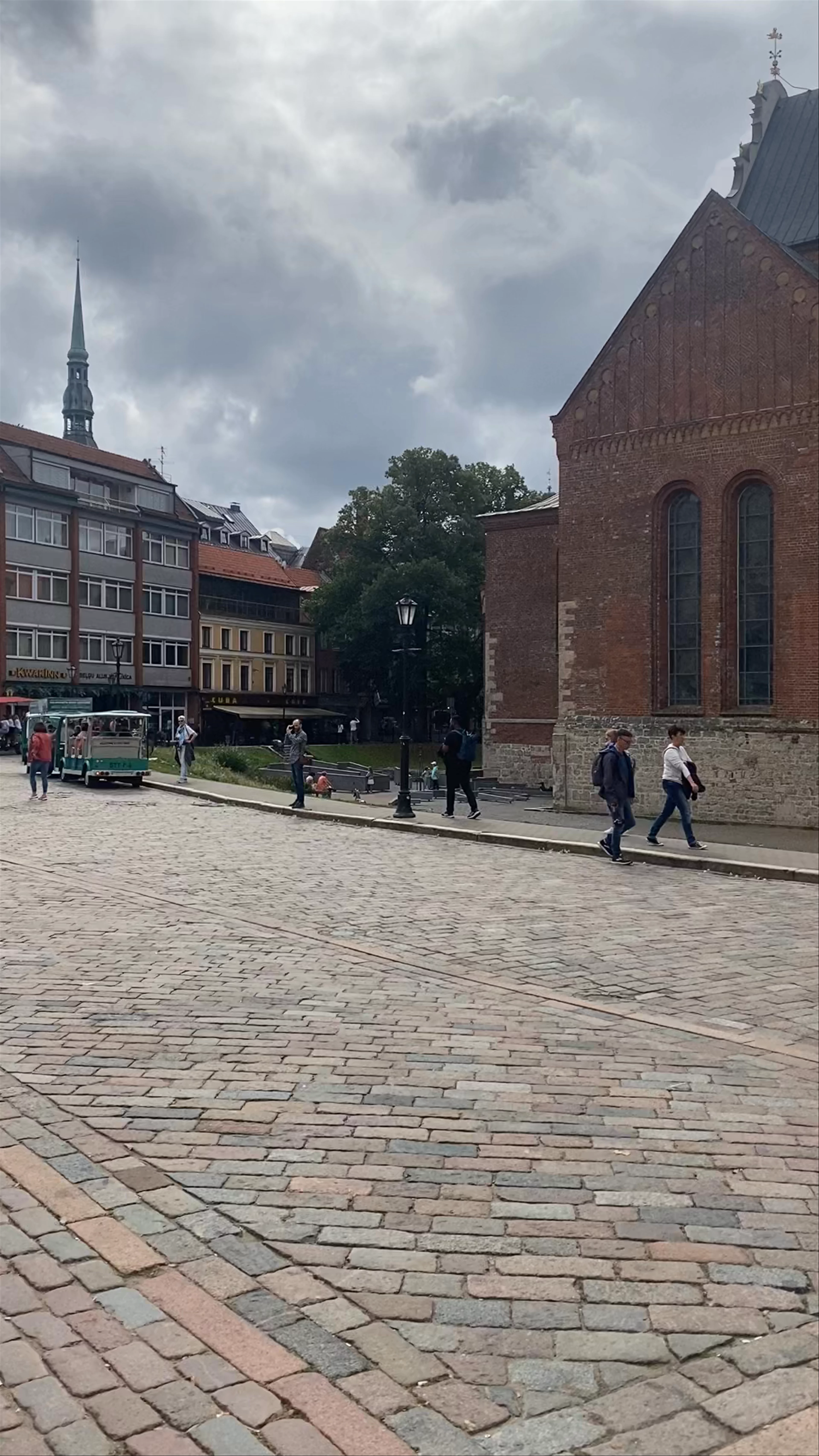 Dom Square