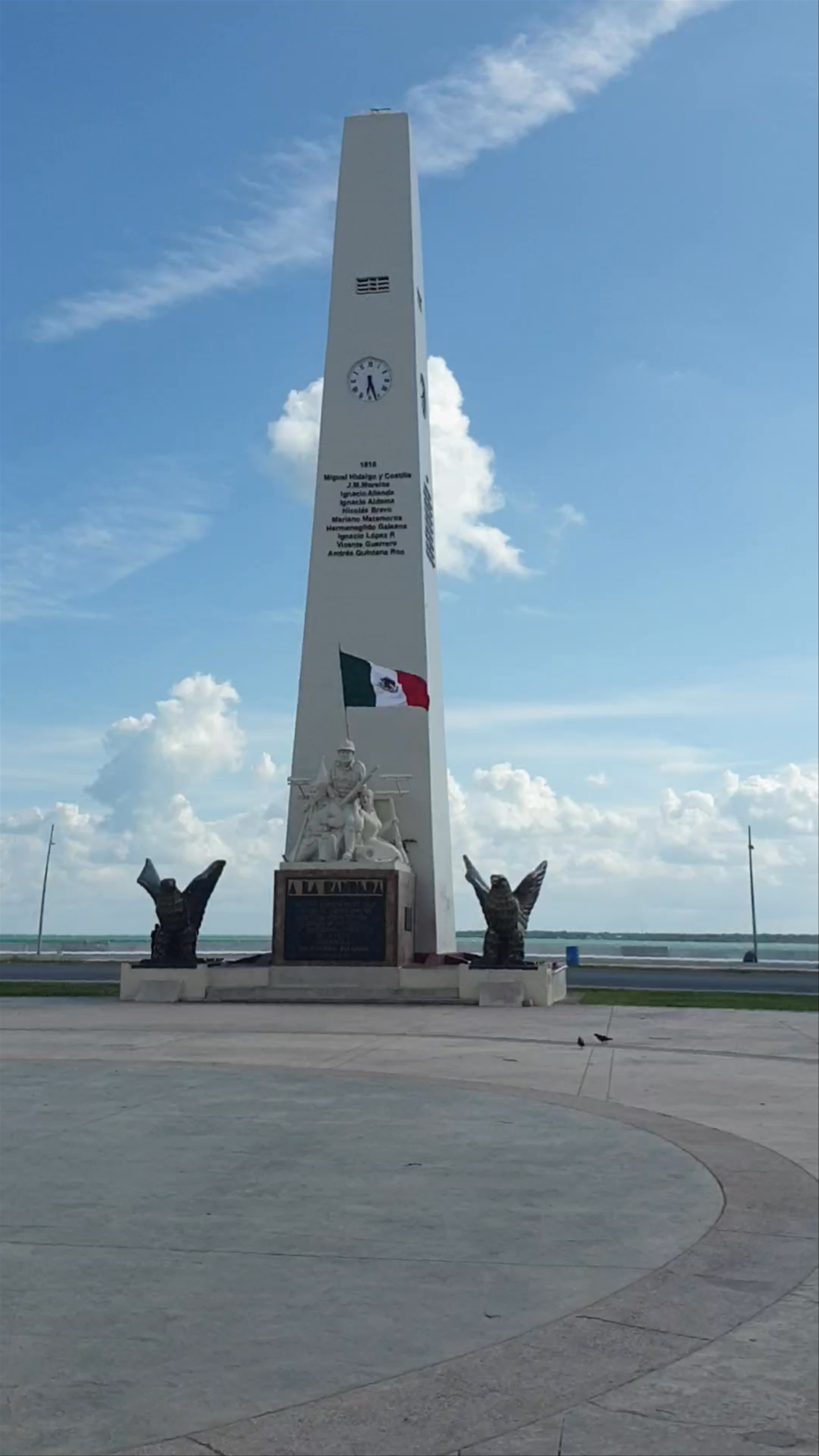 Malecón de Chetumal: Coastal Monument Walk by the Sea