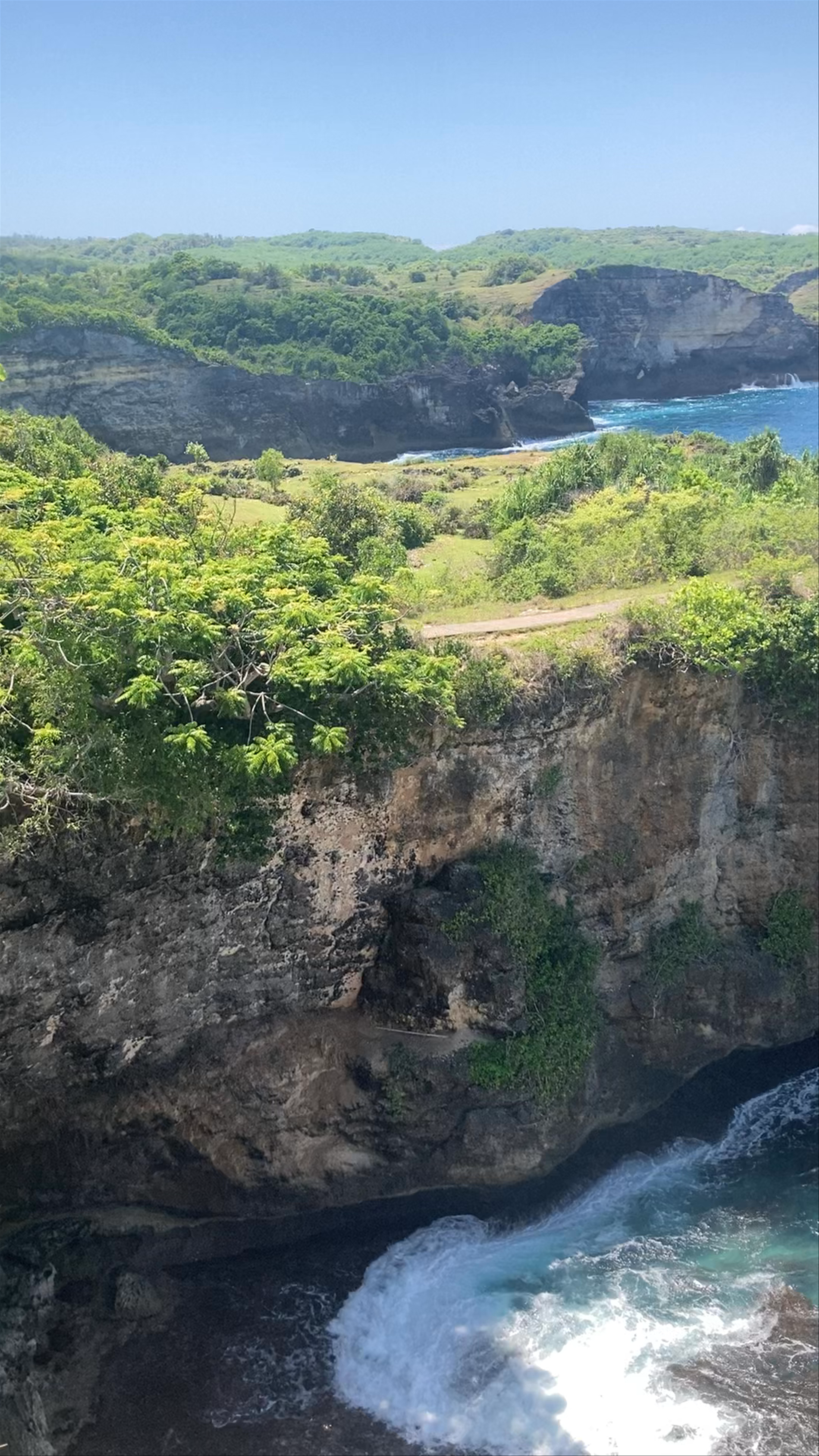 Broken Beach: Nature's Majestic Coastal Wonder in Bali