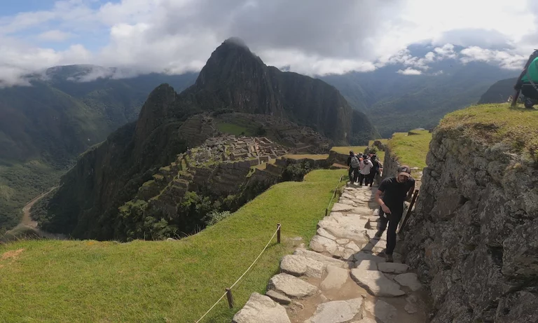 Perù 360°: Machu Picchu, Montagna Arcobaleno e il lago Titicaca