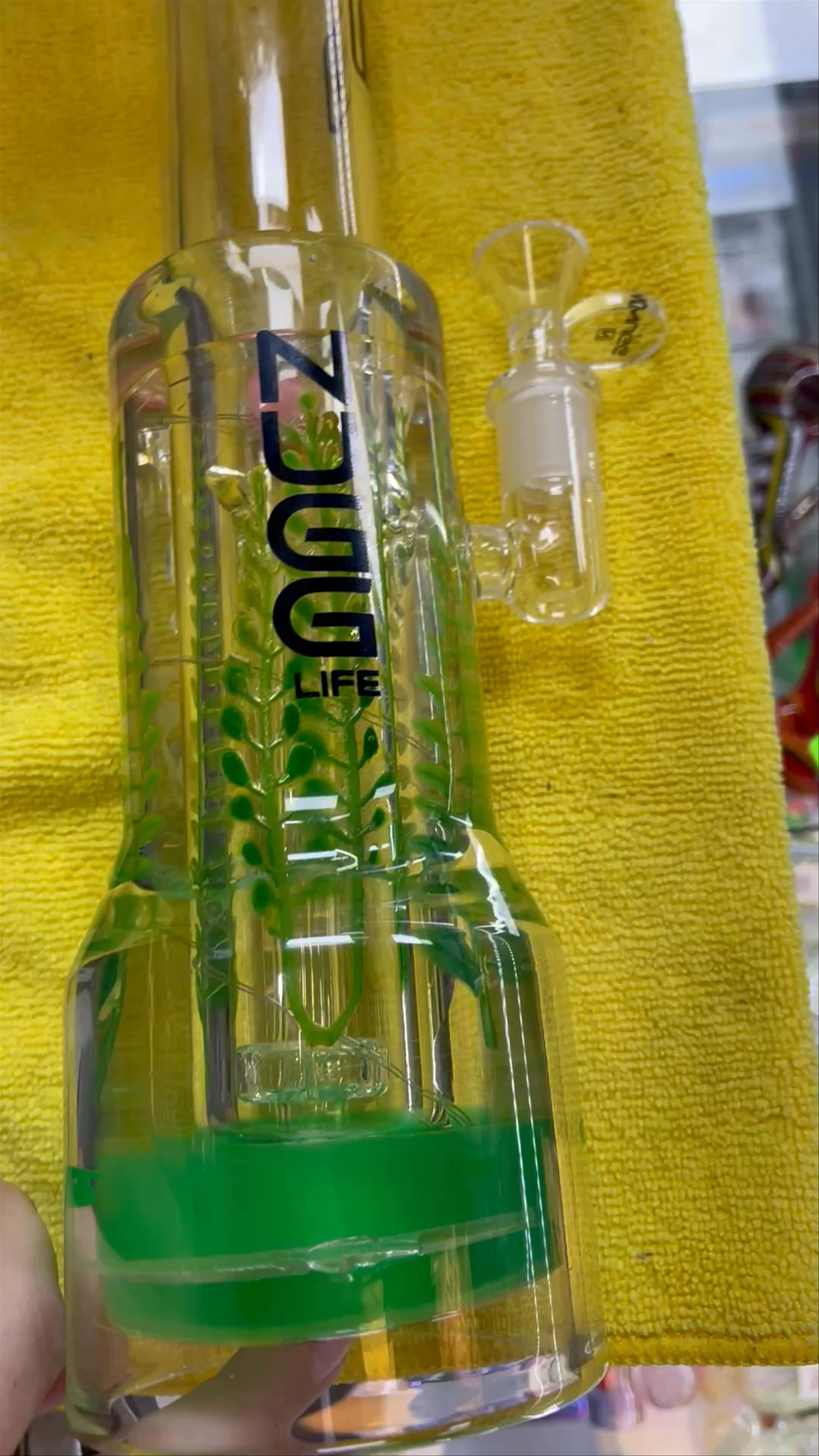Preview pic of NUGG LIFE ADULT WATER PIPE (lights up)
