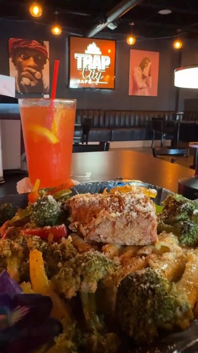 Trap City Cafe - Scamming Salmon added peppers and Broccoli thank you again ERIN for the Recommendation  T'Kilo Sunshine for the drink - Salad Near Me - Atlanta, Georgia