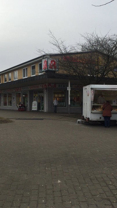 Berner Wochenmarkt - Der Platz ohne Wochenmarkt - Farmers Market Near Me - Hamburg, HH