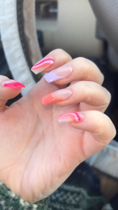 Daisy Nail - You can see the flaws in video - Nail Salons Near Me - Minneapolis, Minnesota