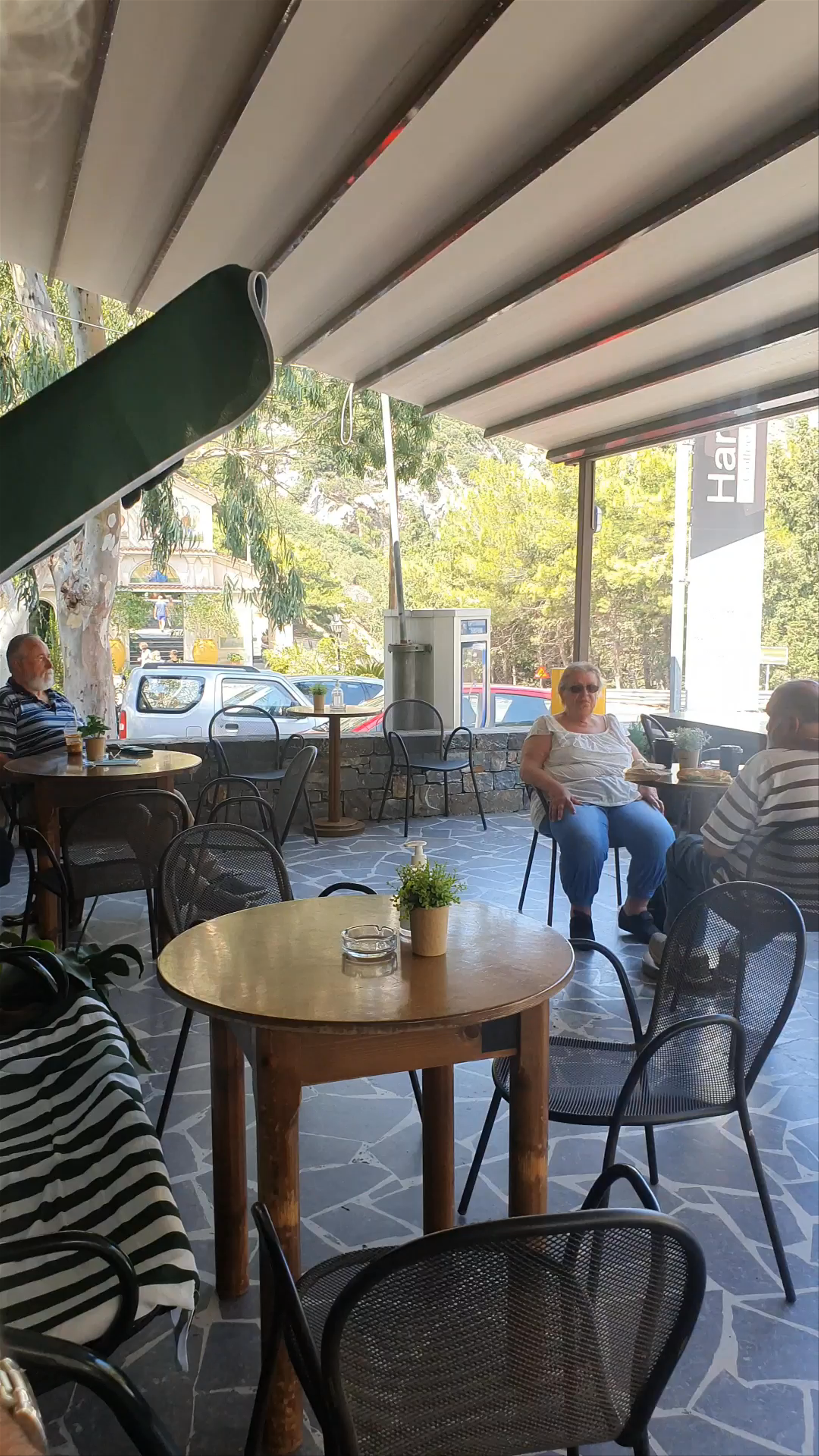 selinari station tavern