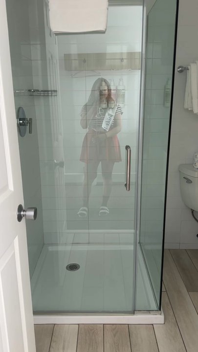 Bellanca Hotel - Check out this cute bathroom....its quite tiny thou - Hotels Near Me - Avalon, California