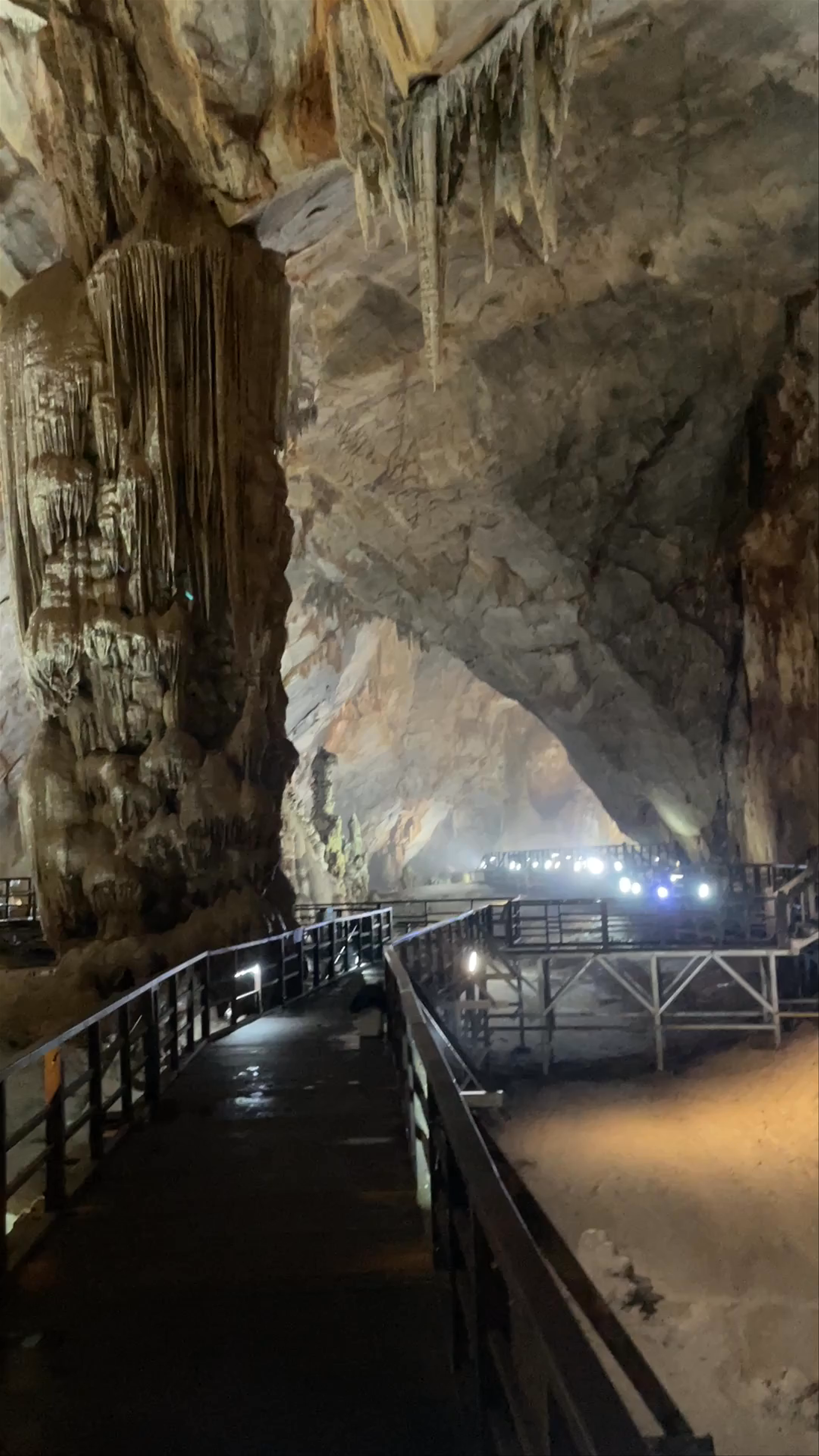 Golden Cave - hang Vàng