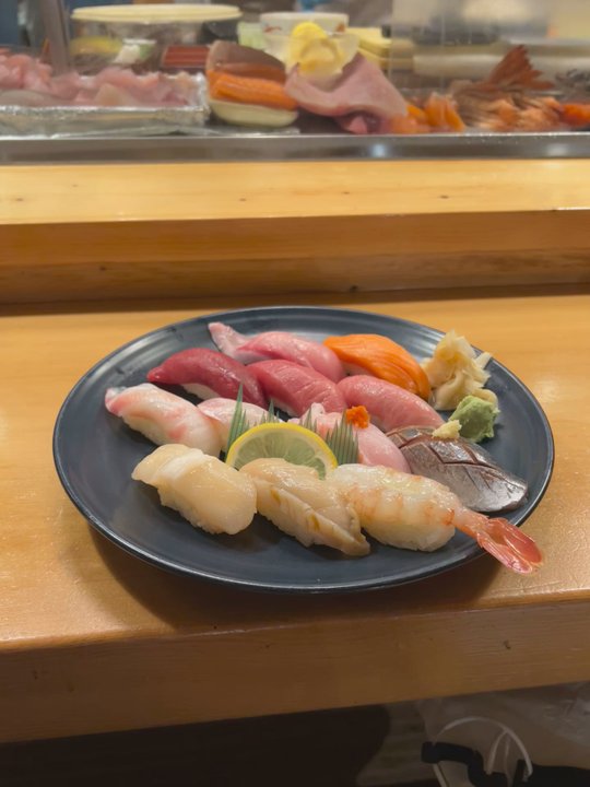 Izumi - Sushi Bars Near Me - Kirkland, Washington