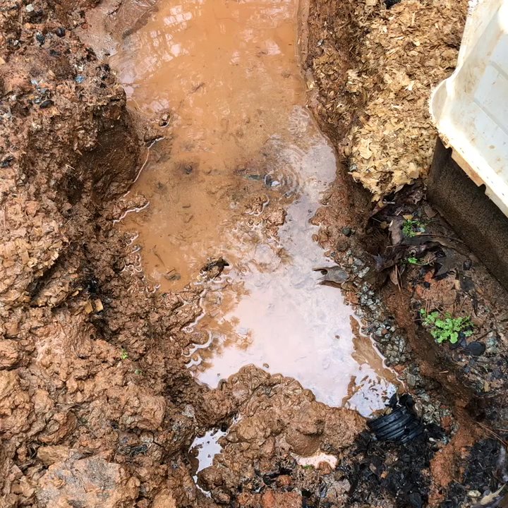 Twins Septic - This video is of water coming out of the septic lid that was not re seated correctly from Twins Plumbing and Septic - Plumbing Near Me - Hiram, Georgia