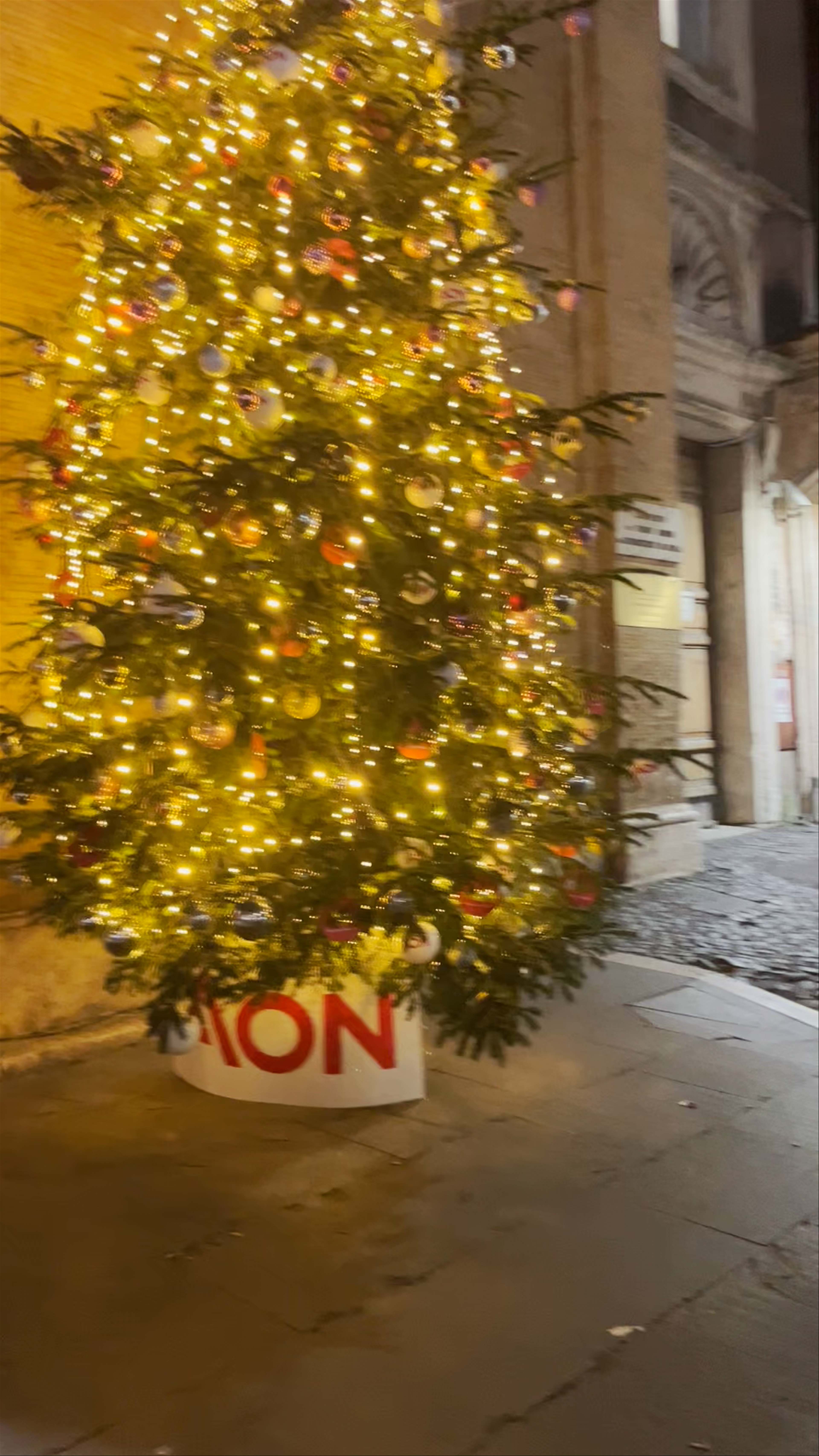 Enchanting Christmas Lights at Sant’Andrea delle Fratte in Rome