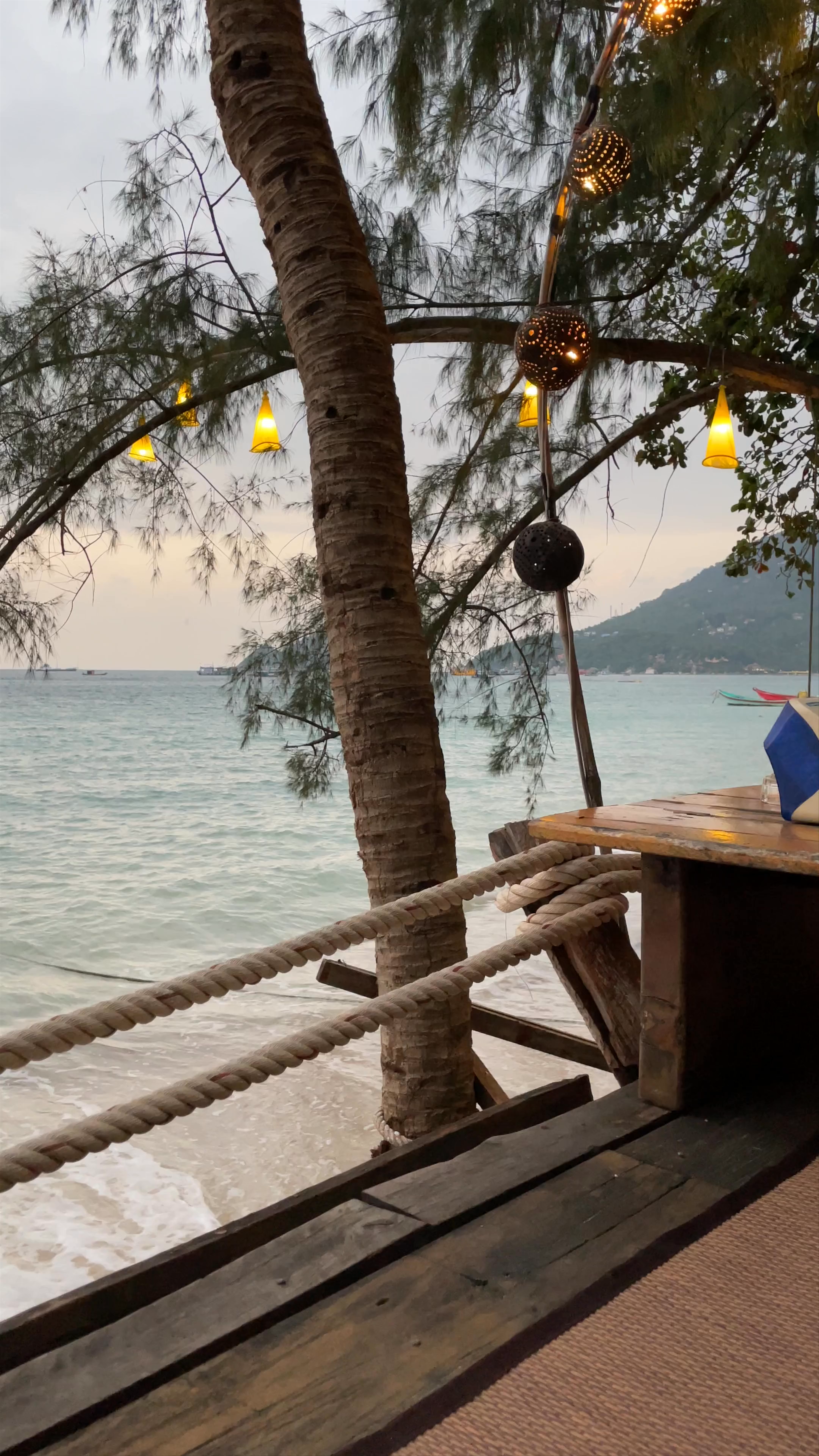 In Touch Restaurant: Serene Beachfront Dining on Ko Tao, Thailand