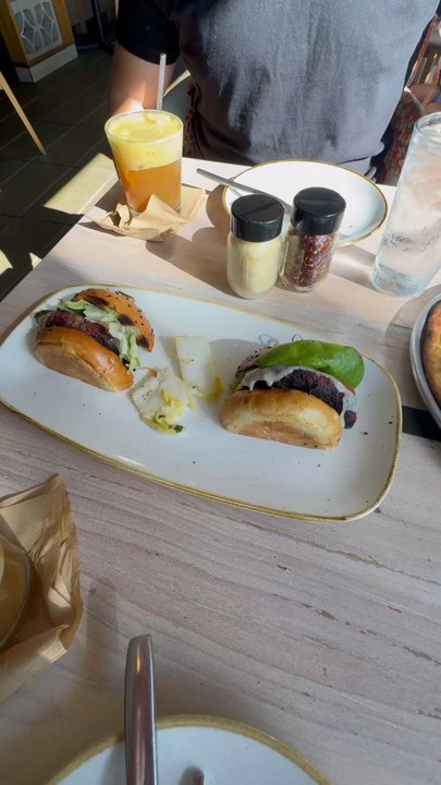 Monkeypod Kitchen - Burger and pizzas! - Hawaiian Near Me - Kapolei, Hawaii