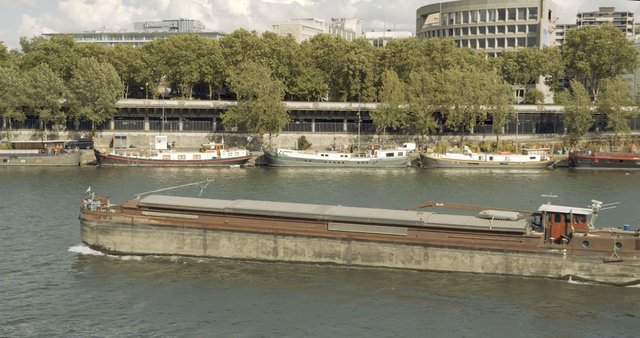 Bir-Hakeim boat in Paris 