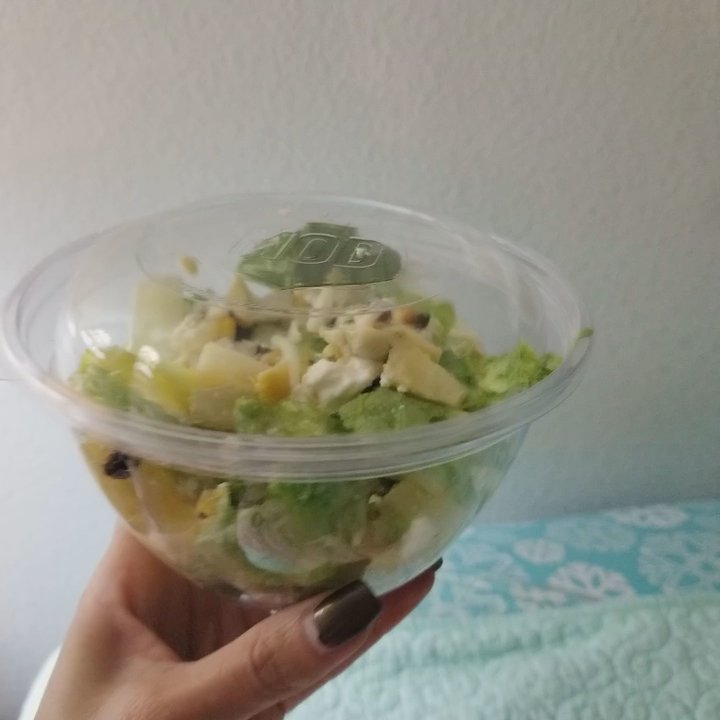 MOD Pizza - A laughable mini-sized salad. Companion asked the girl making our meal to add more lettuce but she refused. - Pizza Near Me - Brentwood, California