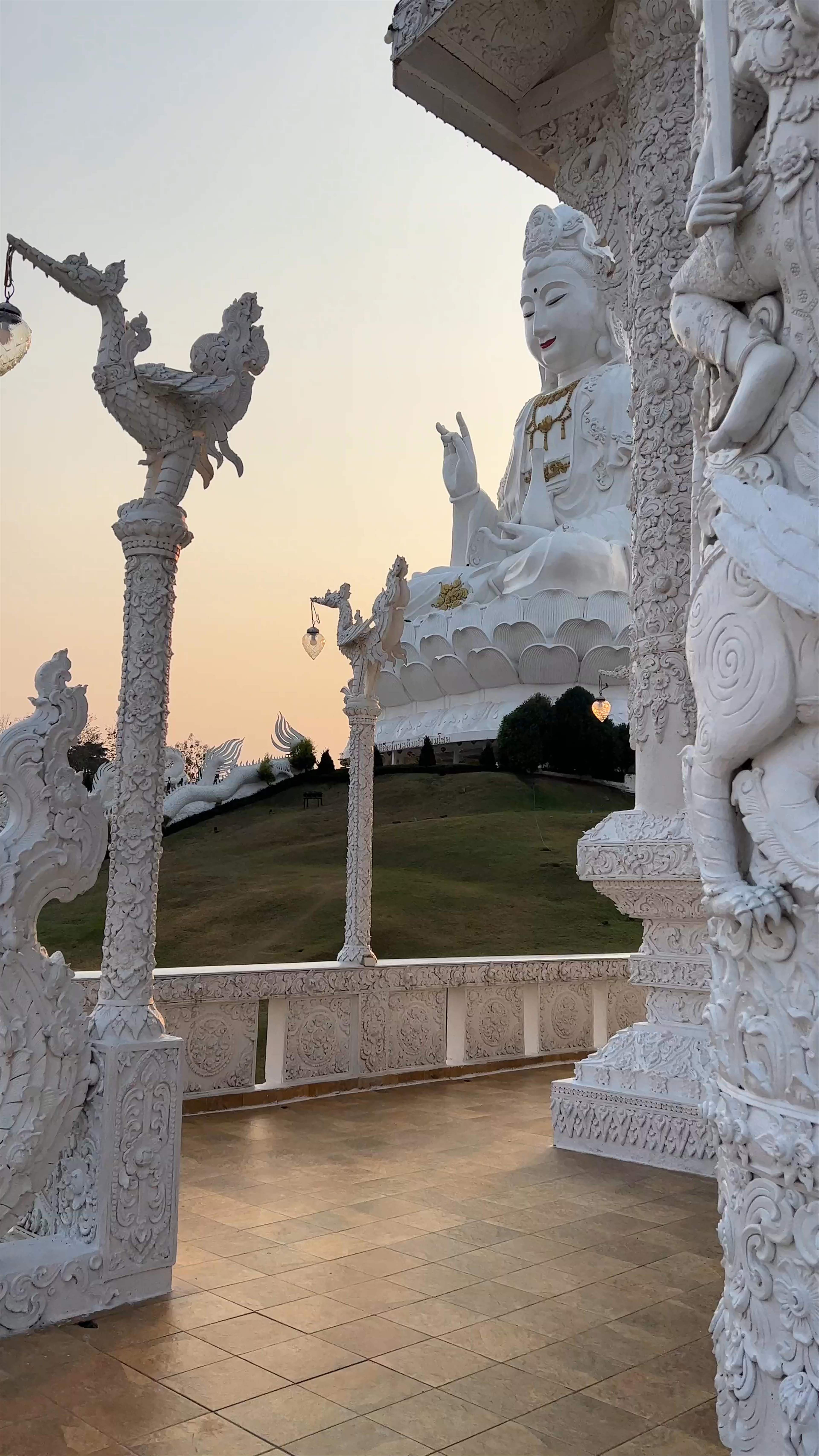 Wat Huay Pla Kang: Majestic White Guan Yin Statue at Sunset in Chiang Rai