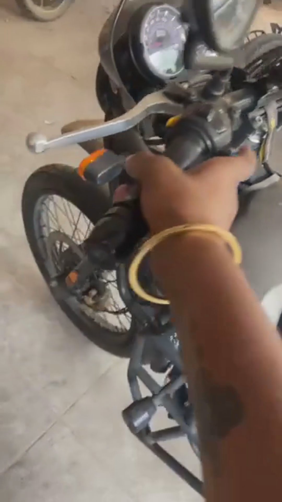 Walk-around video thumbnail