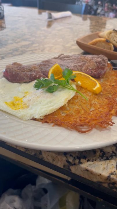 Cheff Che Cafe & Bar - Breakfast tamales and eggs - Empanadas Near Me - San Jose, California