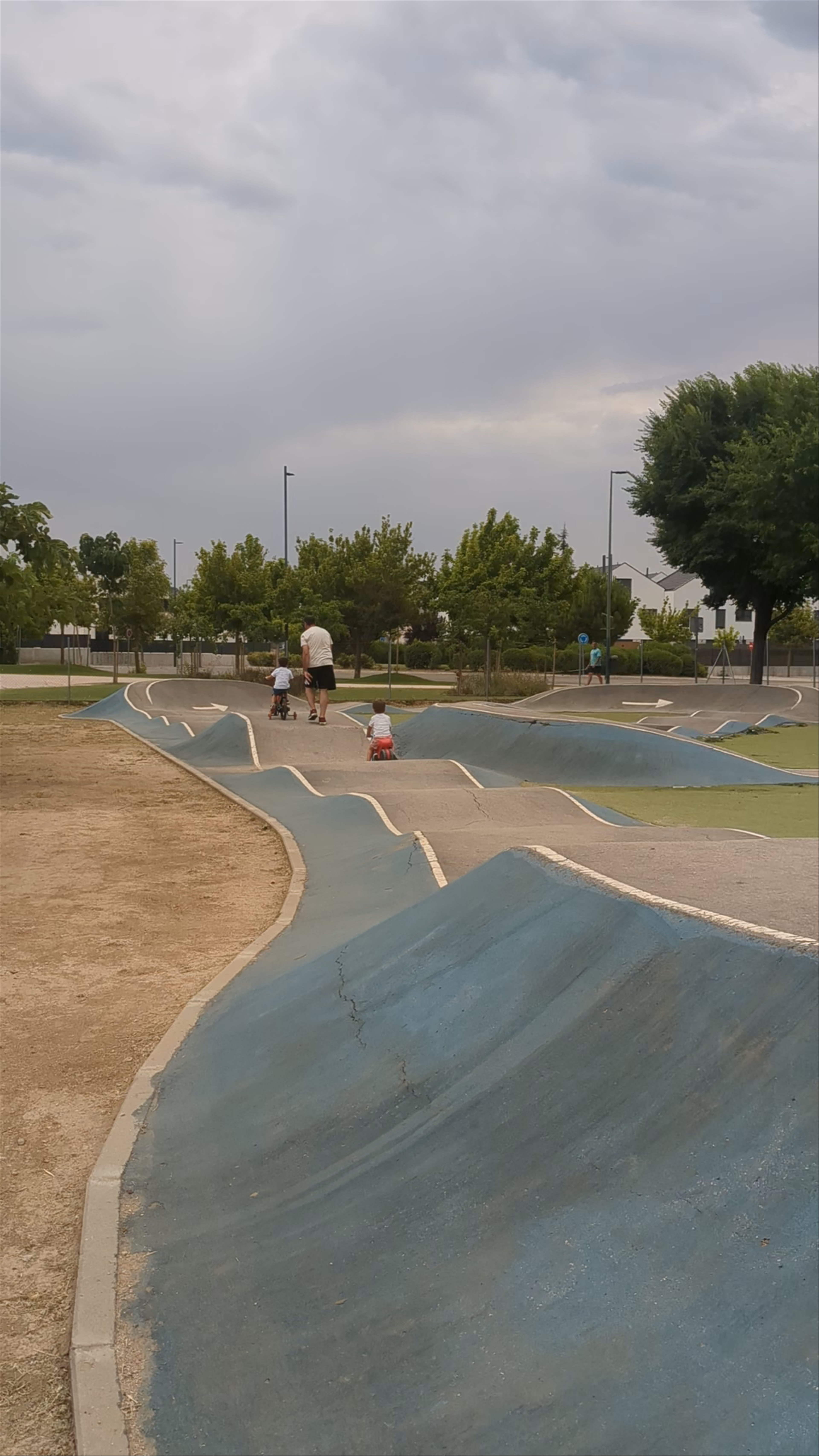Pump Track El Viso: Family Fun and Outdoor Play in Villalbilla, Spain