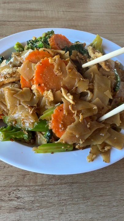 Thai Lada - Pad see ew - Thai Near Me - Austin, Texas