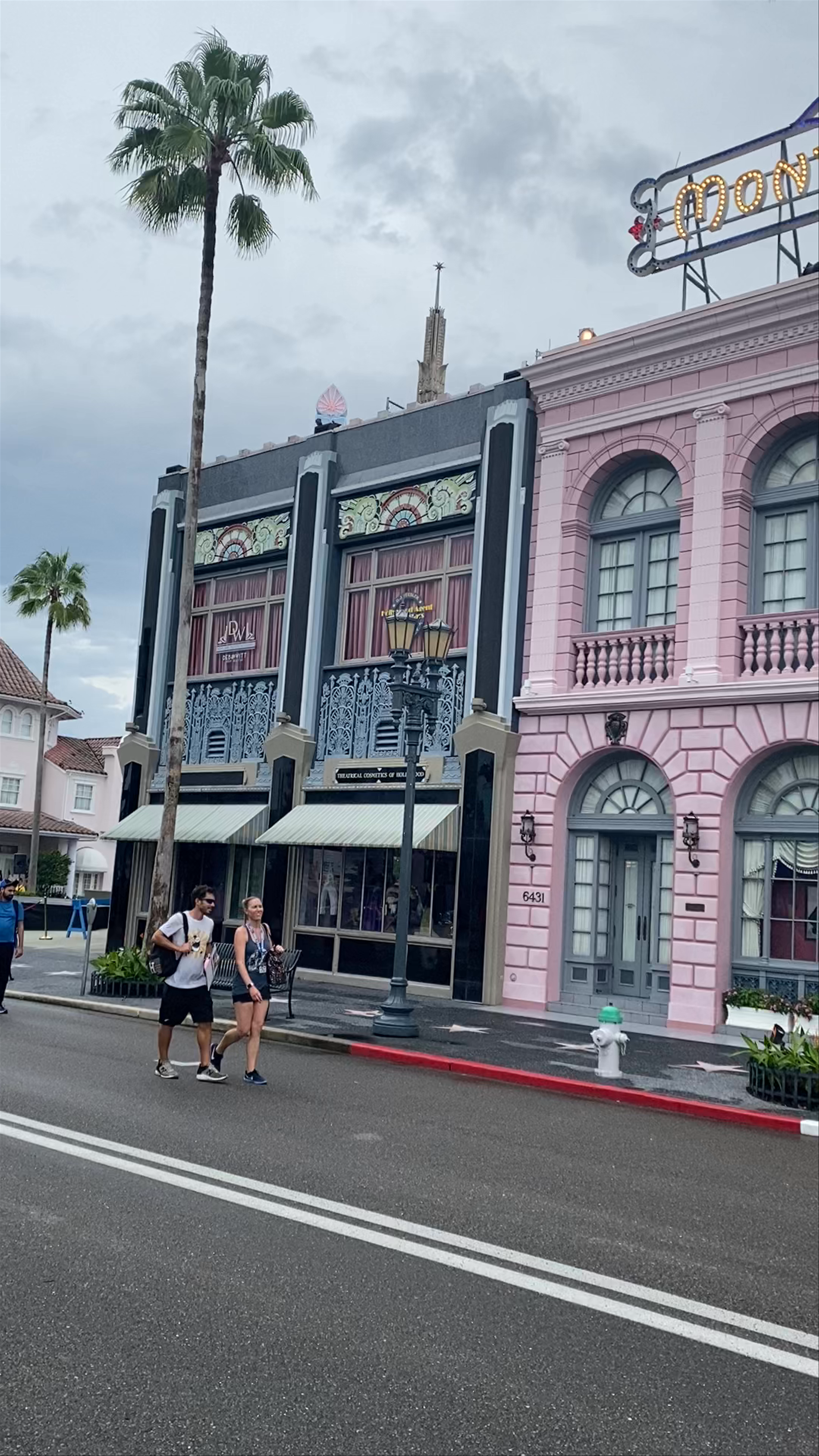 Strolling Hollywood Boulevard in Orlando: A Glamorous Urban Escape