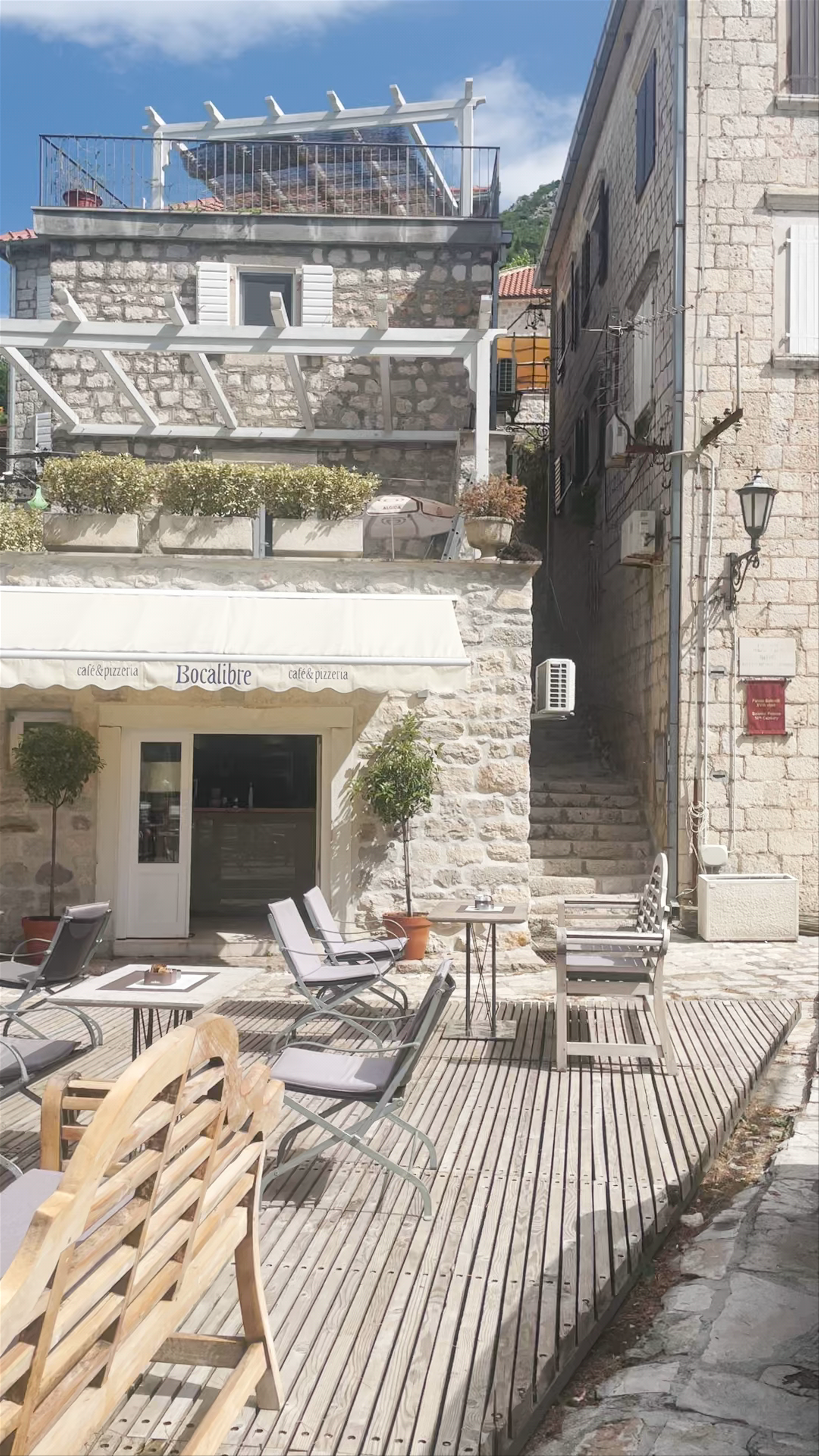 Bocalibre Café & Pizzeria: Sunny Street Vibes in Perast, Montenegro
